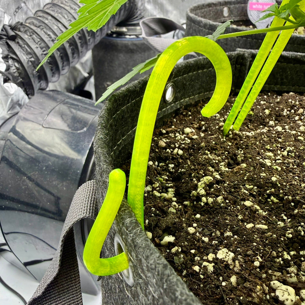 Gamma Green S-Hook installed on pot grommet.